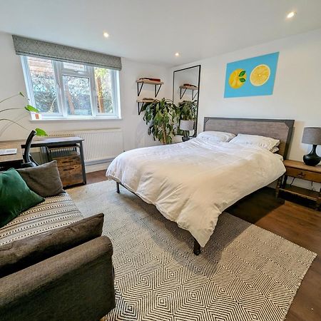 Modern Well Presented Apartment With Garden ロンドン エクステリア 写真