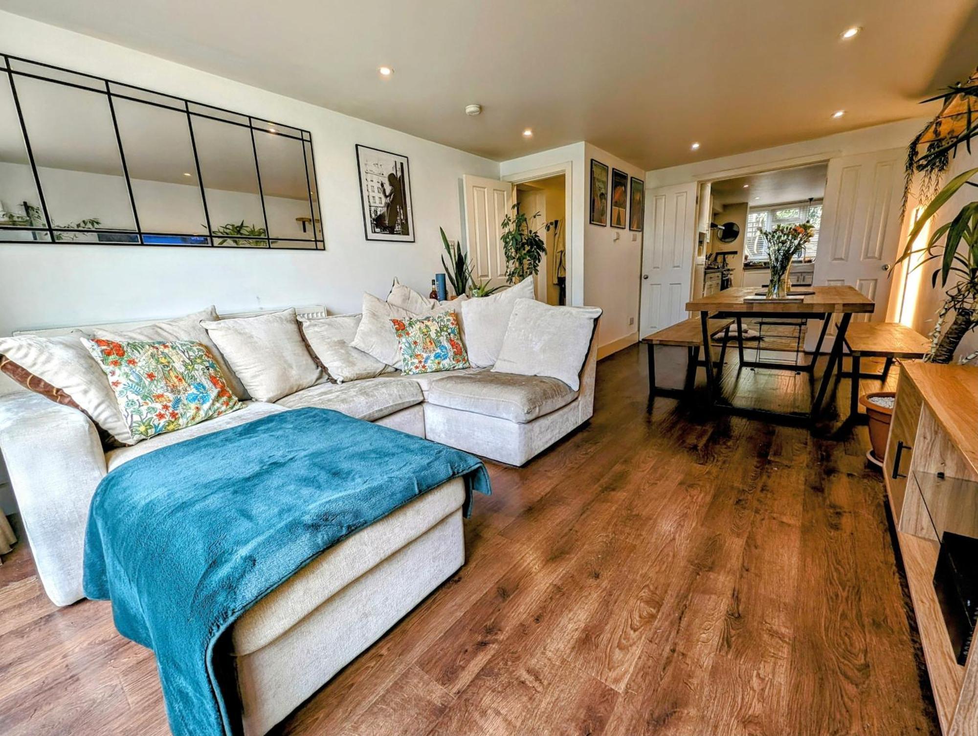 Modern Well Presented Apartment With Garden ロンドン エクステリア 写真