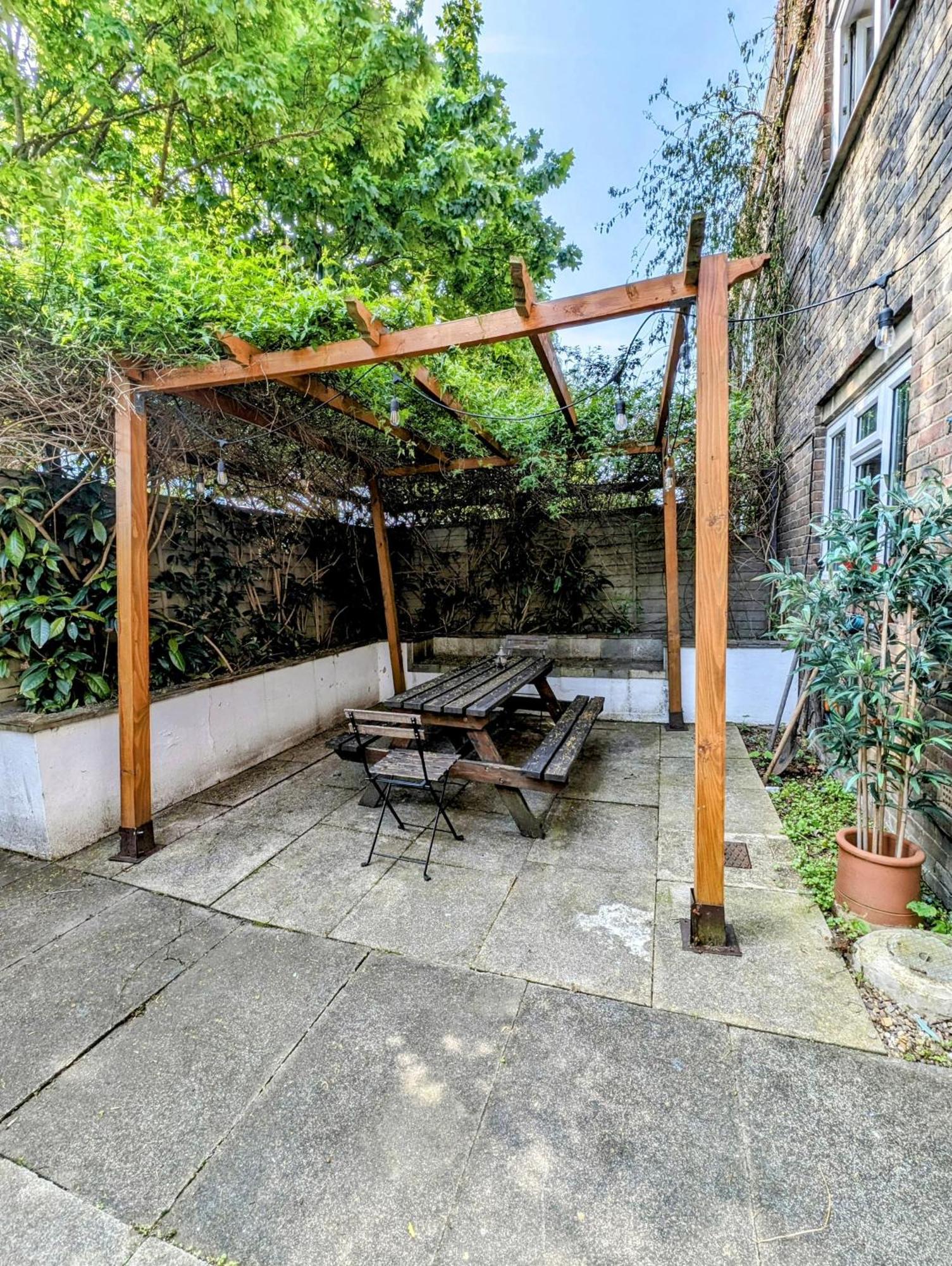Modern Well Presented Apartment With Garden ロンドン エクステリア 写真