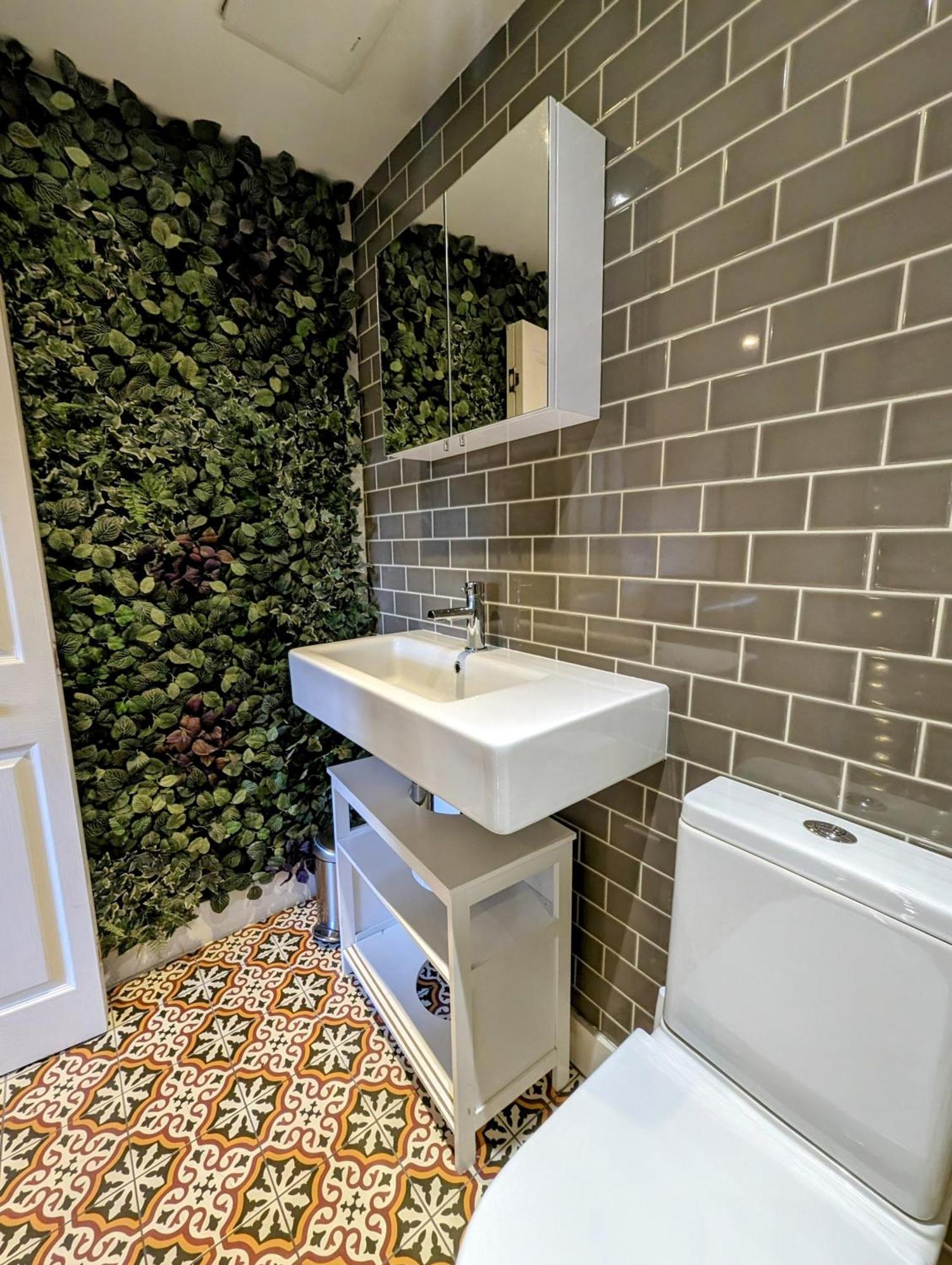 Modern Well Presented Apartment With Garden ロンドン エクステリア 写真