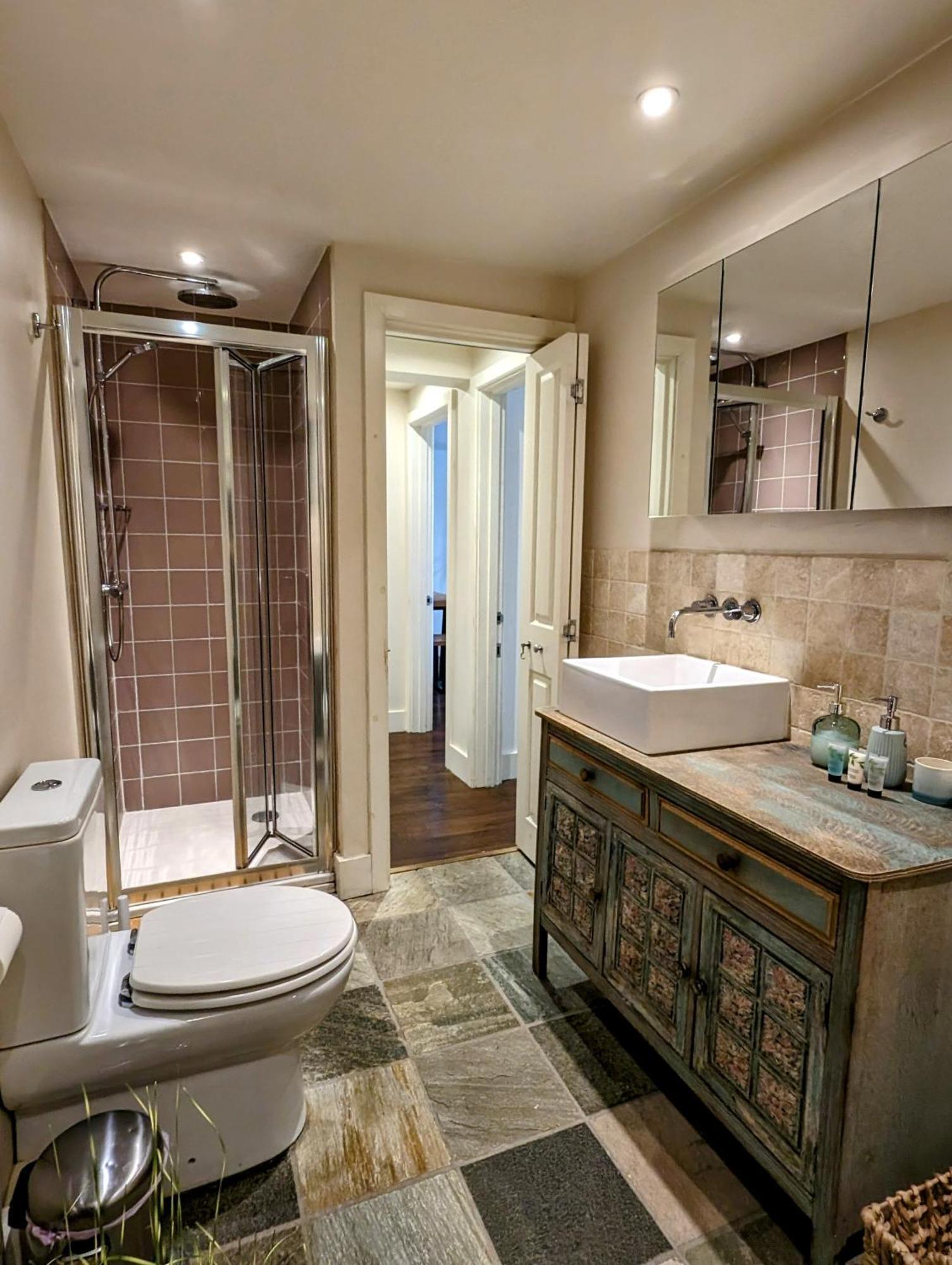Modern Well Presented Apartment With Garden ロンドン エクステリア 写真