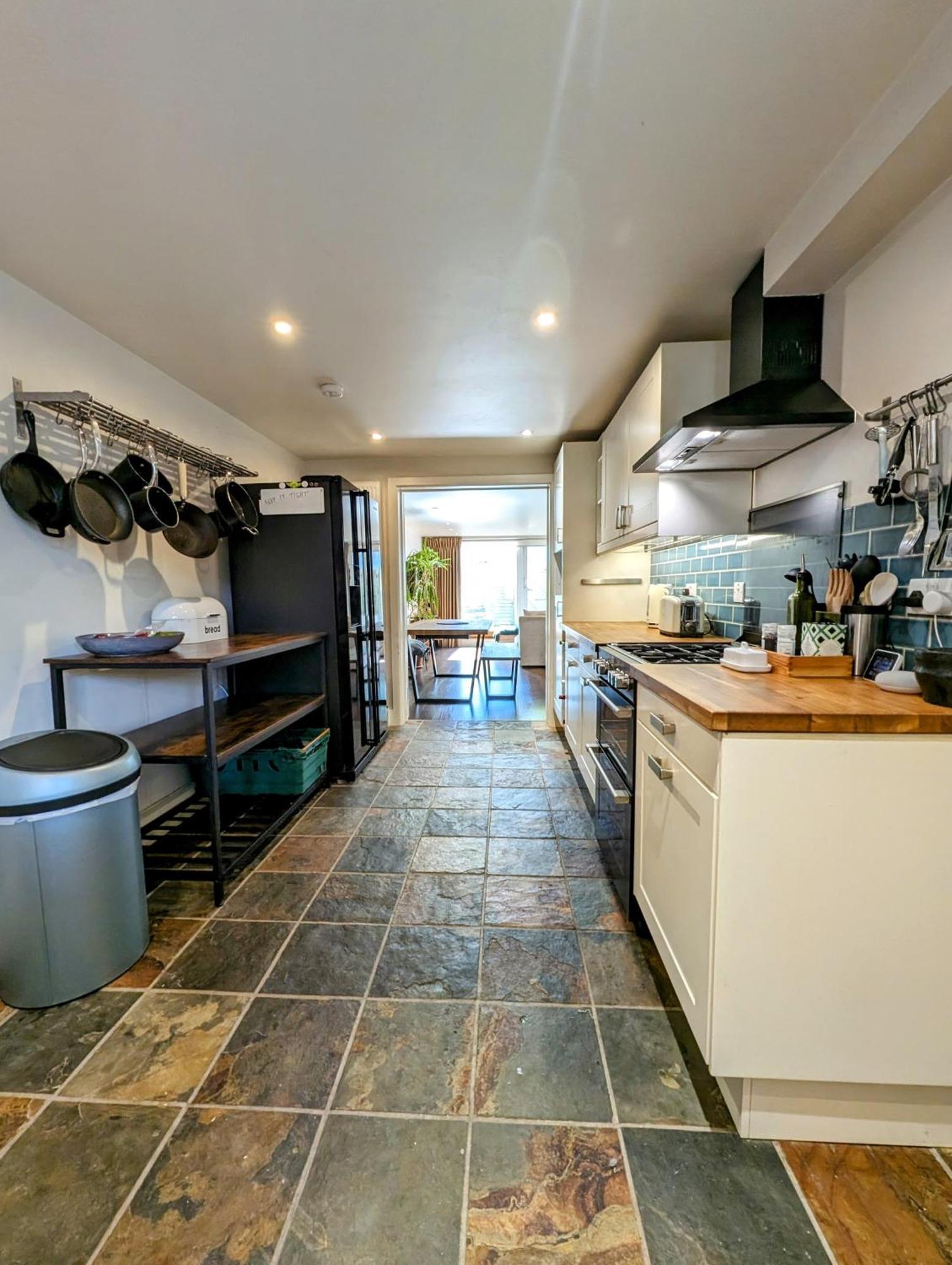Modern Well Presented Apartment With Garden ロンドン エクステリア 写真